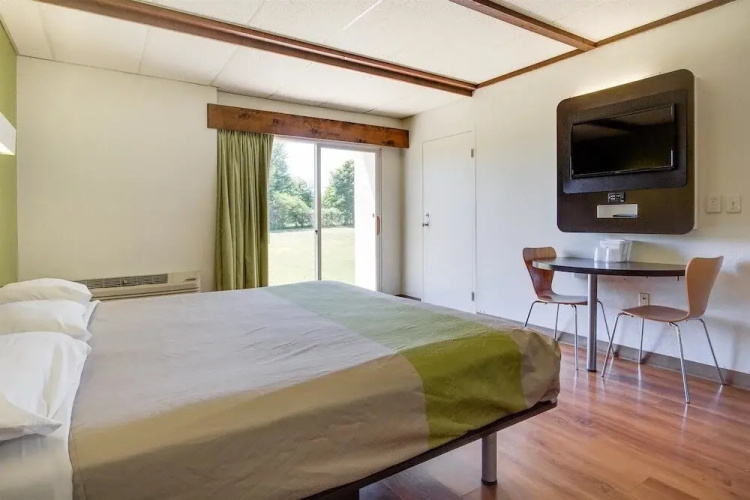 Motel 6 - Geneva