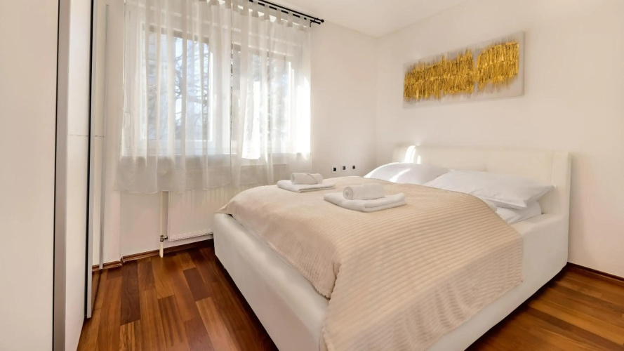 Four Seasons Apartment - FREE PARKING