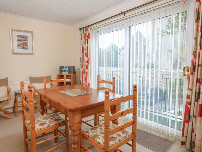 4 Rosemount Court