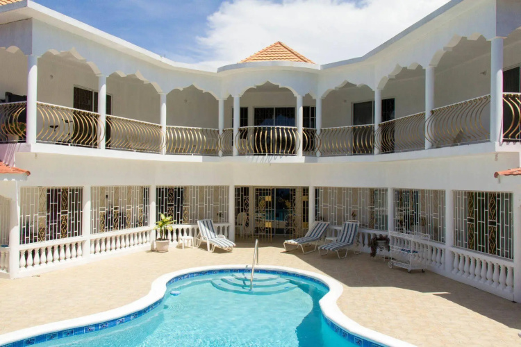 Chateau De La Rose Bed and Breakfast