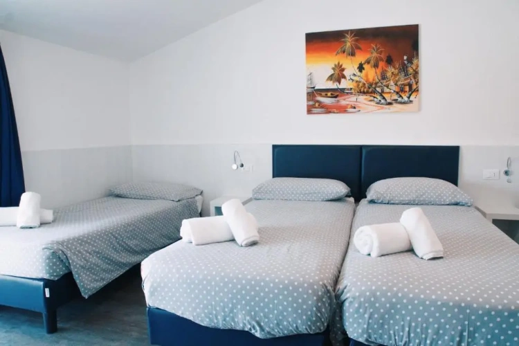 Standard Triple room