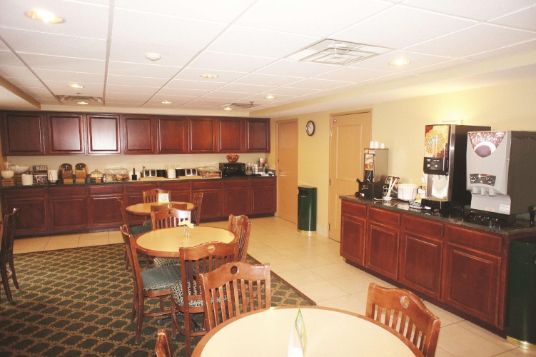 La Quinta Inn & Suites Burlington photo 28