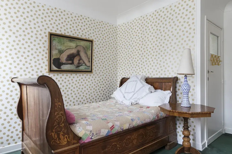 Double Single Room With Shared Bathroom