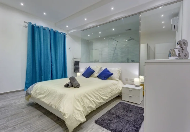 3 Bedrooms Apartment