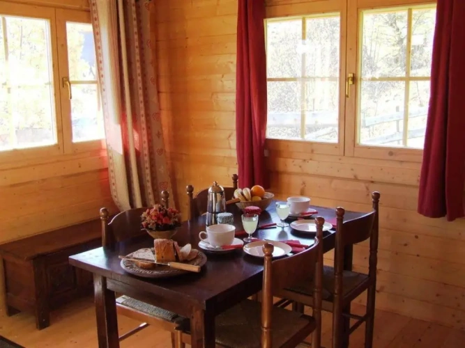 2 Bedrooms Chalet