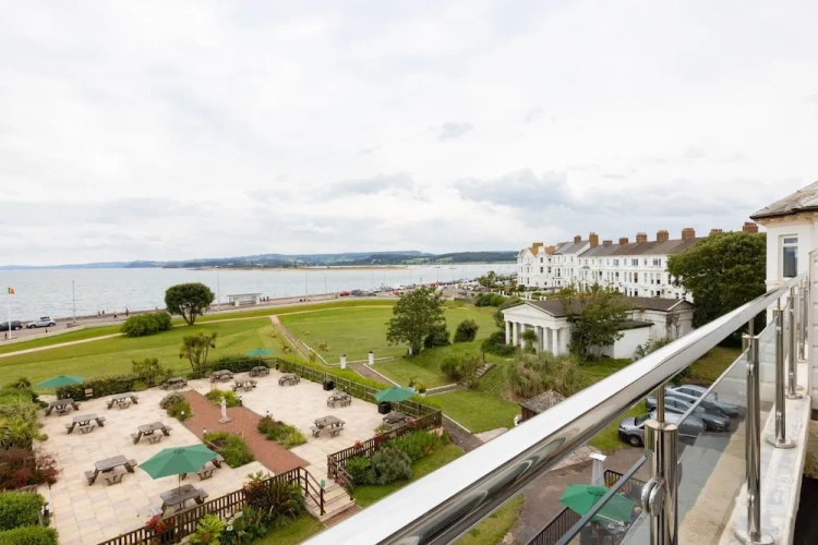 Superior Twin room with sea view