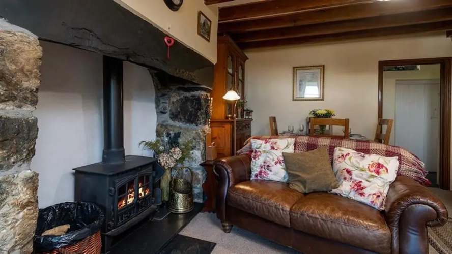 Dinas Cottage