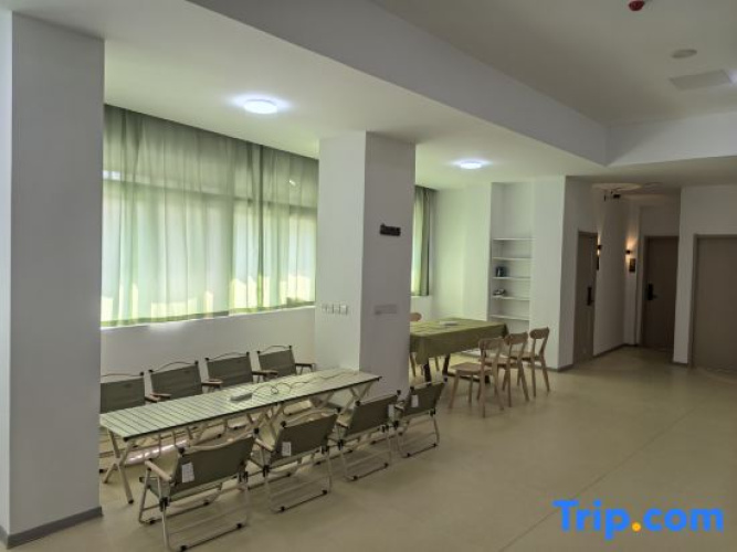 Monkey Light Youth Hostel (Taidong Pedestrian Street Branch)