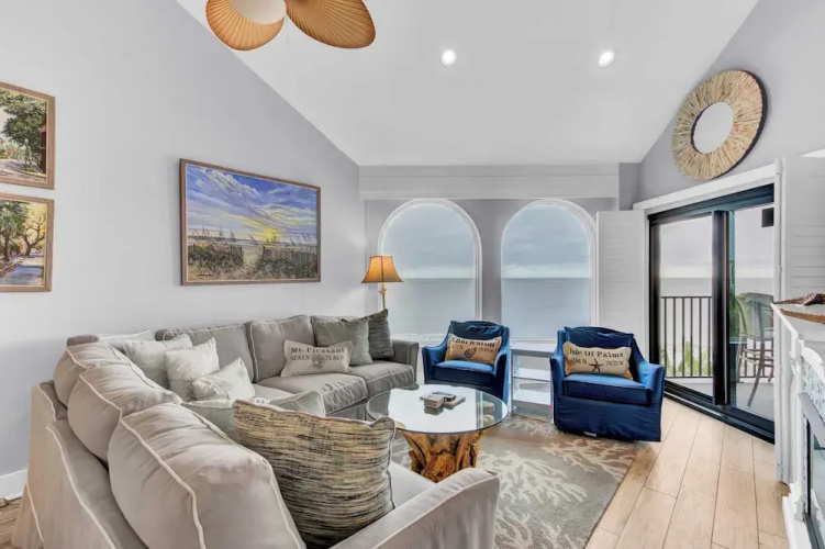518 Seascape Waterfront Views + Community Pool