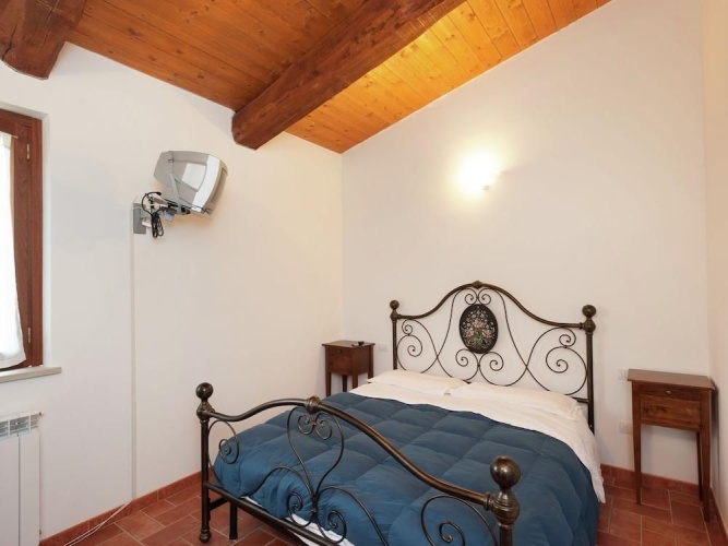 Quaint Farmhouse in Gubbio With Swimming Pool