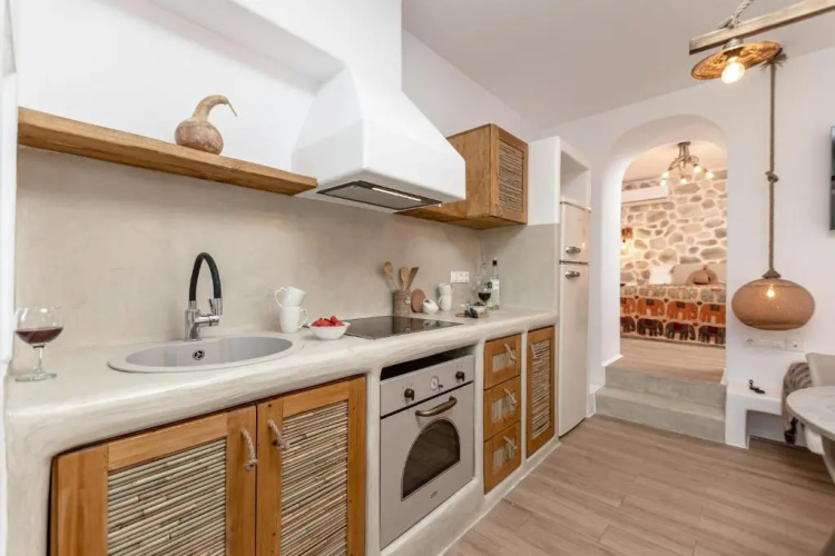 White Luxurious Apartment IΙI