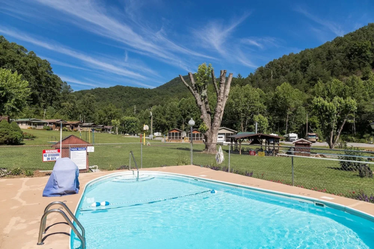 Sun Retreats Nantahala