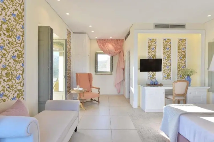 Deluxe Suite with balcony and with sea view