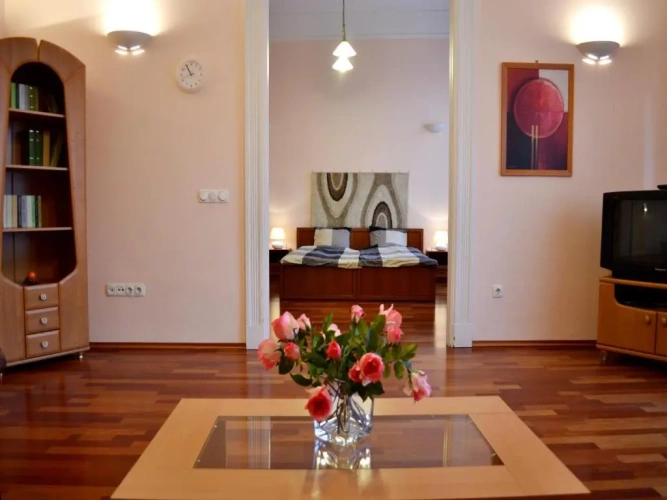 2 Bedrooms Apartment