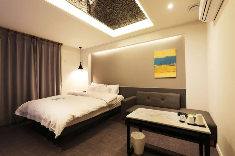 M7 hotel
