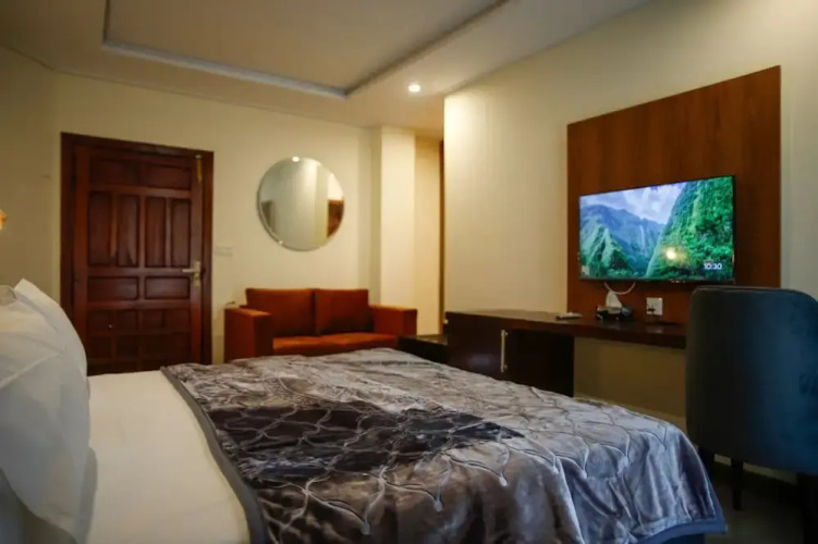 Grand Premium Continental Hotel