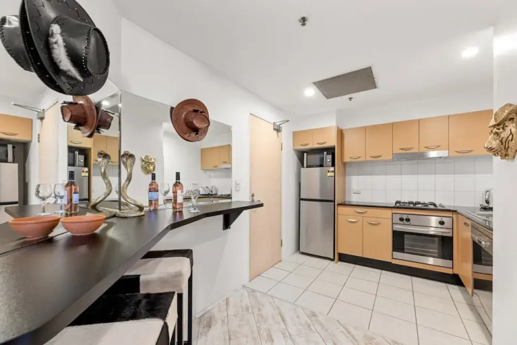 Beachside Studio With Pool and Gym Access