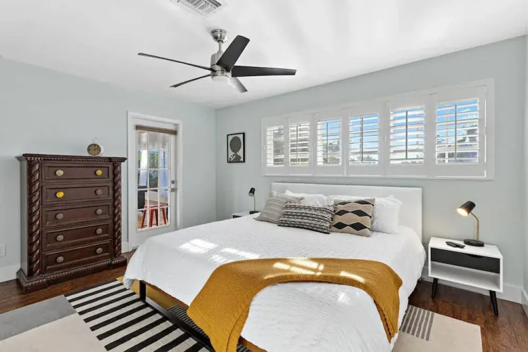 Adorable Villa With Water Front in Pompano