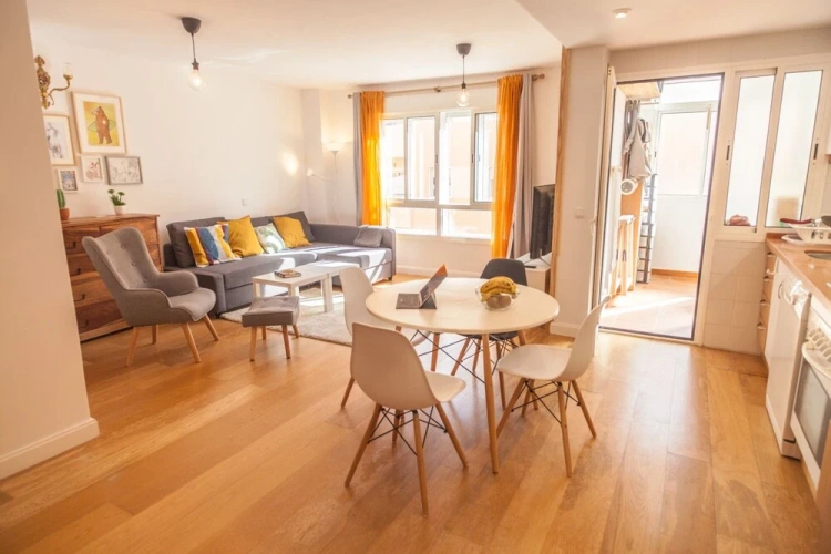 2 Bedrooms Apartment