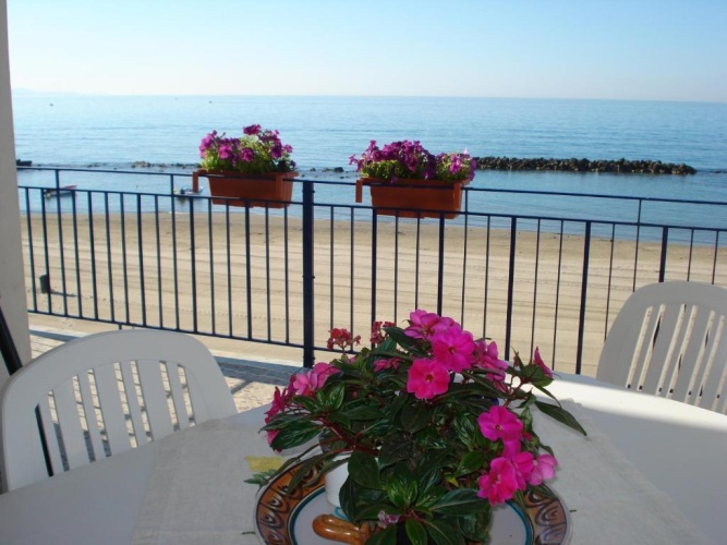 2 Bedrooms Apartment with sea view