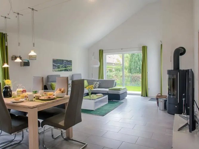 Amselgrun Modern Retreat