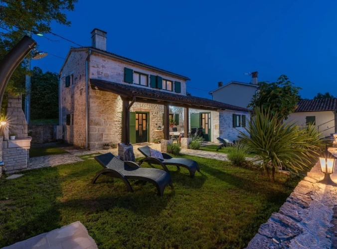 2 Bedrooms Cottage