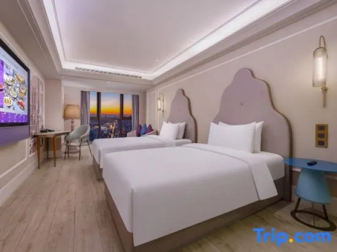 Standard Twin room with city view