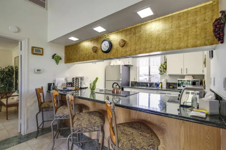 Golf Course View & Pool Access: Palm Desert Condo