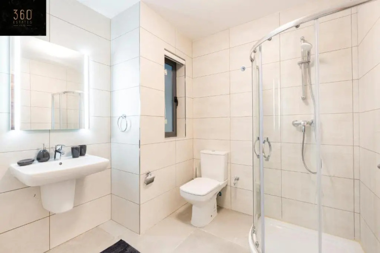 Lovely & Spacious home with King sized BED & AC by 360 Estates