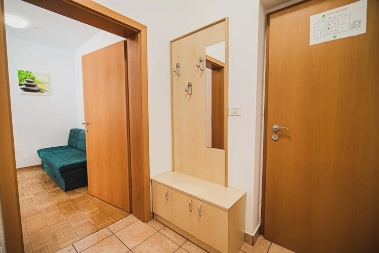 2 Bedrooms Quadruple Duplex Apartment