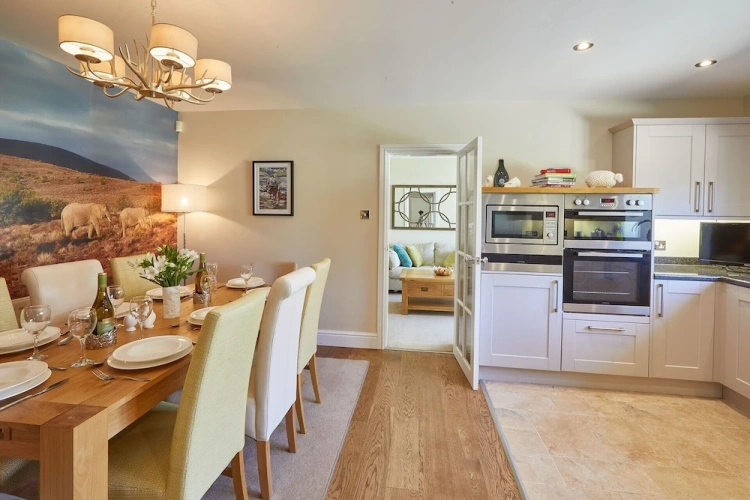 4 Bedrooms Cottage