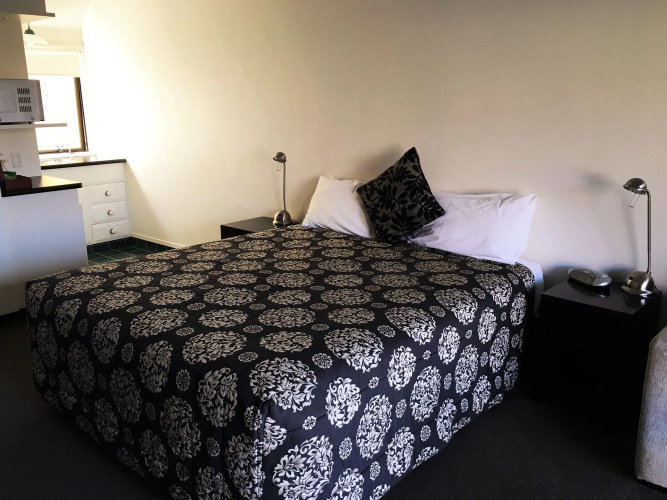 Cable Court Motel