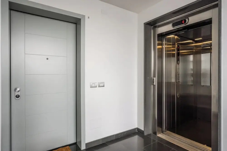 Emilia Suite Street