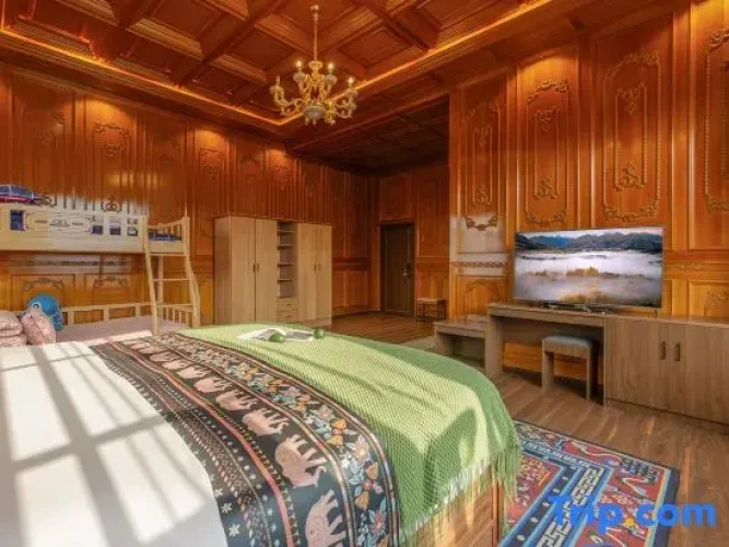 2 Bedrooms Standard Family room