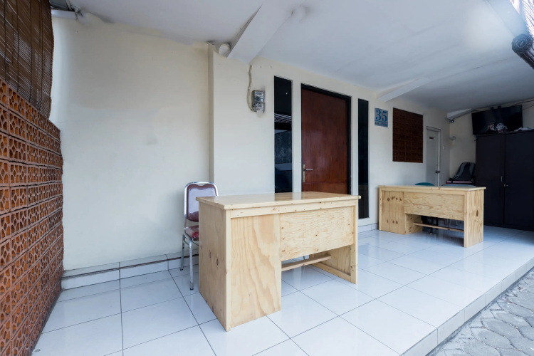 OYO 1516 Cemara Gading