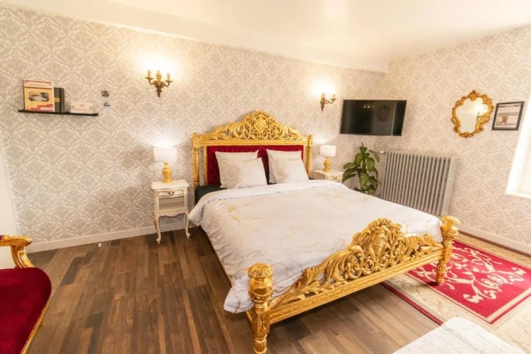 Royal room