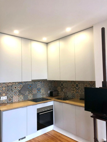Light Cozy Studio in Bonfim with Romantic Balcony