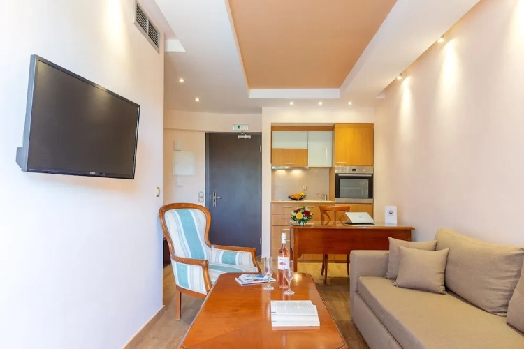 1 Bedroom Superior room with balcony and with pool view