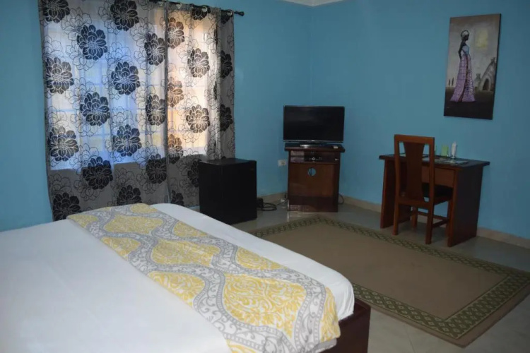Coconut Pointe Villa & Beach Resort