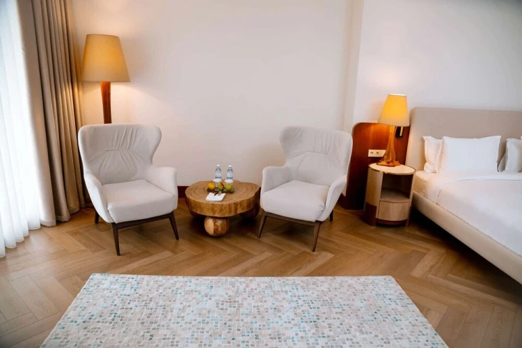 Executive Double Suite with land view