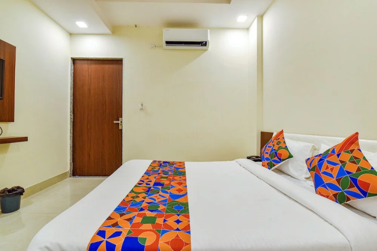 Fabhotel Diamond I