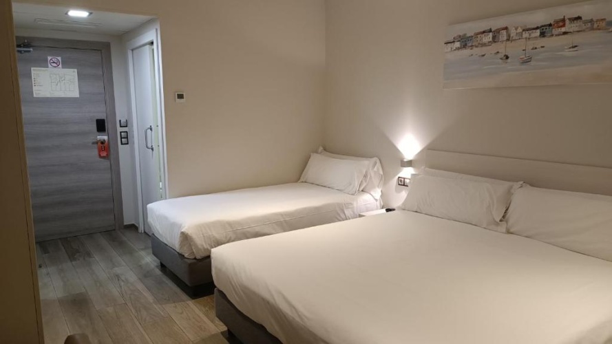 Standard Triple room
