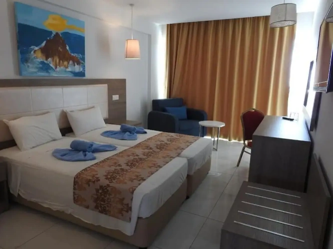 Standard Twin room with sea view