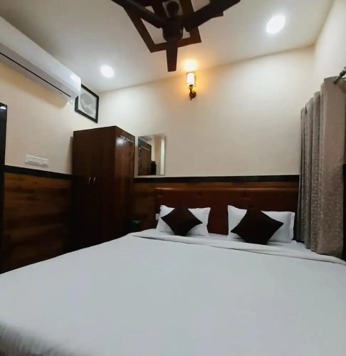 Deluxe Double room with city view