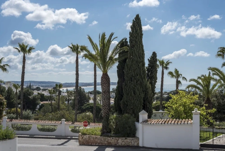 1 Bedroom Apartment with balcony