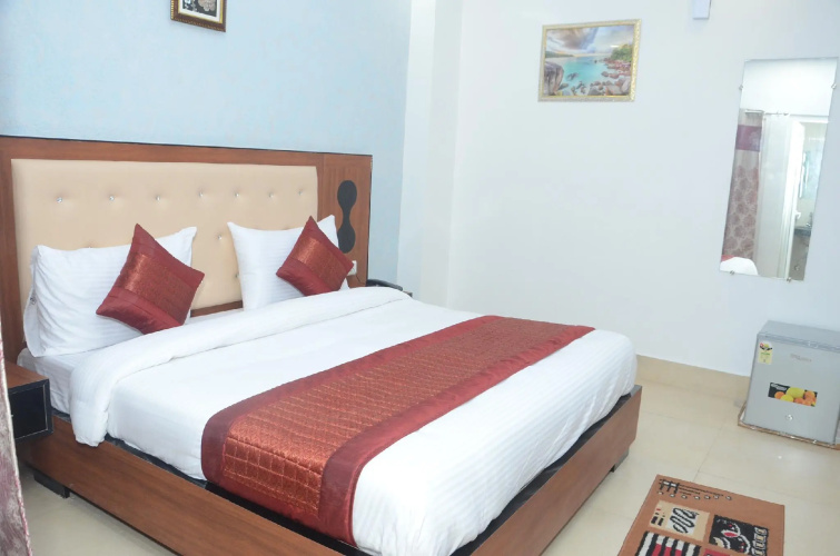 Hotel Noida Suites