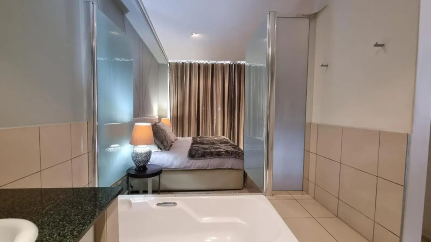 Accommodation Front - The Quays 503 - 6 Sleeper Across the Beachfront
