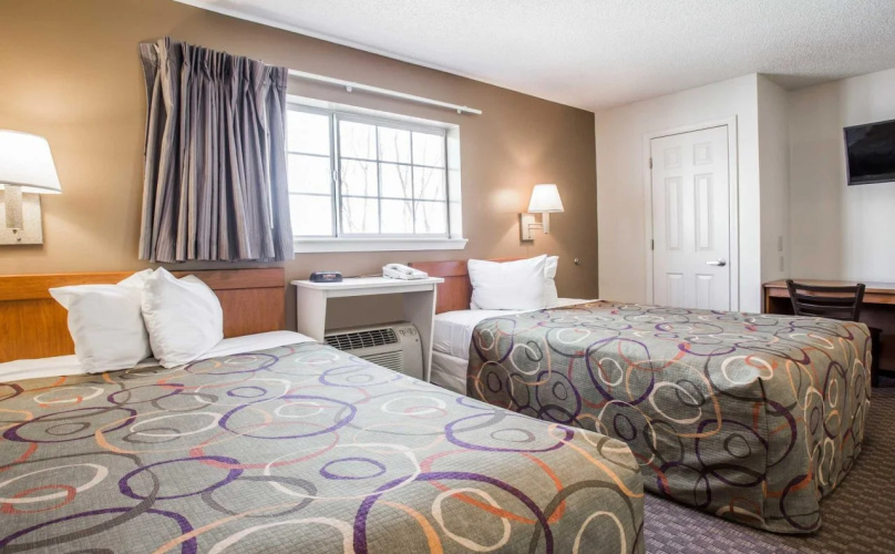 HomeTowne Studios & Suites by Red Roof Charlotte - Concord
