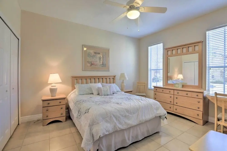4 Bedrooms Apartment