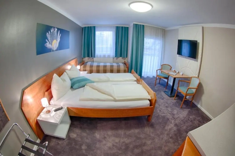 Standard Triple room with balcony